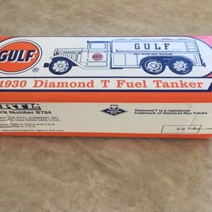 Gulf 1930 Diamond T Fuel Tanker Die-Cast Coin Bank